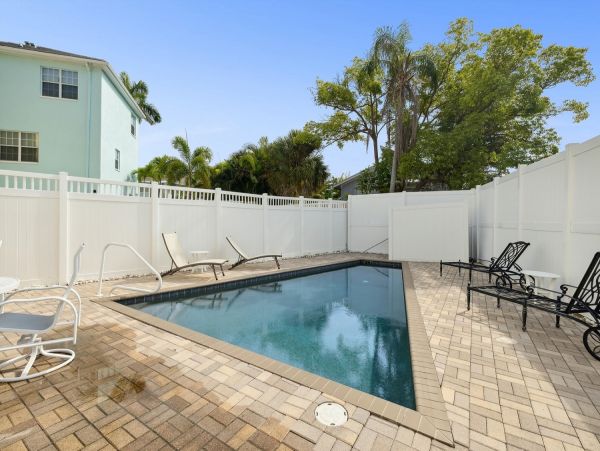 Beautiful Home w/ 2 Bedroom and Pool very close Siesta Key Beach