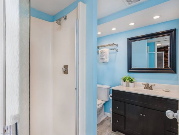 Siesta Key Vacation Condo Two Bedroom Walk to Beach