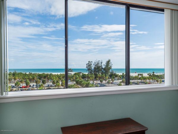 Siesta Key Vacation Condo Two Bedroom Walk to Beach