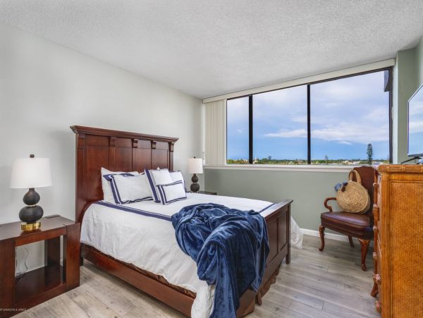 Siesta Key Vacation Condo Two Bedroom Walk to Beach