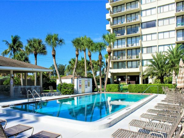 Siesta Key Vacation Condo Two Bedroom Walk to Beach