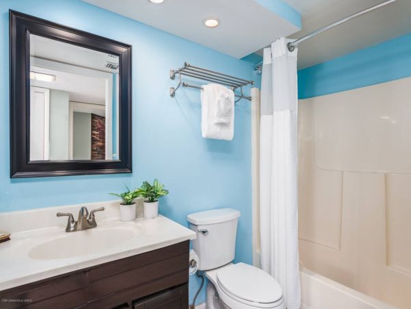 Siesta Key Vacation Condo Two Bedroom Walk to Beach