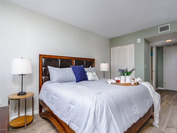Siesta Key Vacation Condo Two Bedroom Walk to Beach