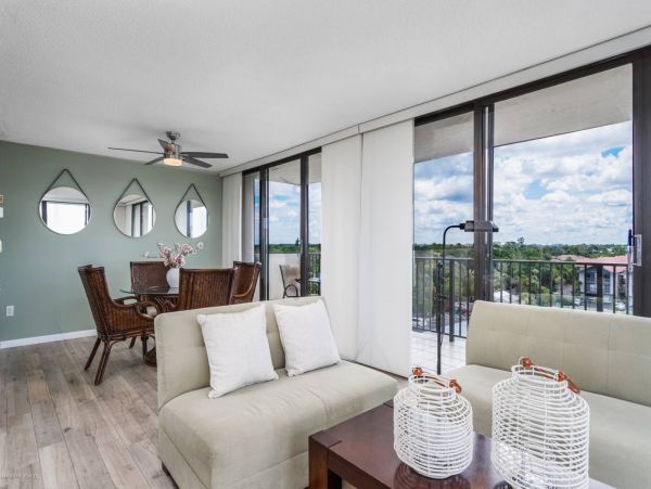 Siesta Key Vacation Condo Two Bedroom Walk to Beach