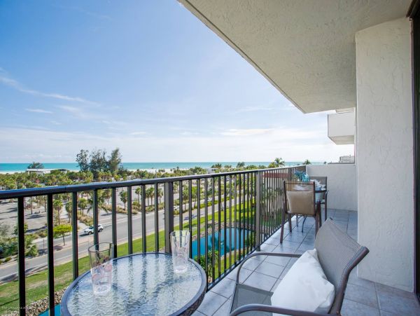 Siesta Key Vacation Condo Two Bedroom Walk to Beach