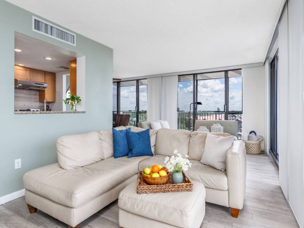 Siesta Key Vacation Condo Two Bedroom Walk to Beach