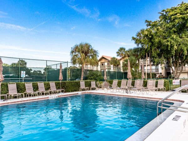 Siesta Key Vacation Condo Two Bedroom Walk to Beach