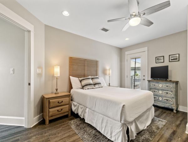Santa Rosa Beach Home for 20 Guests near 30A