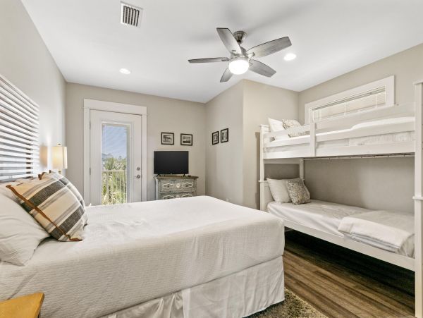 Santa Rosa Beach Home for 20 Guests near 30A
