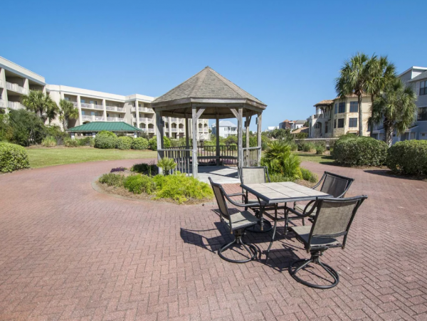 Spacious 3 Bedroom Rental with Great Amenities
