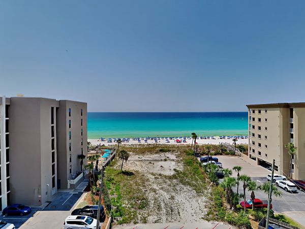 Cozy Gulf Front Vacation Condo with Great Views