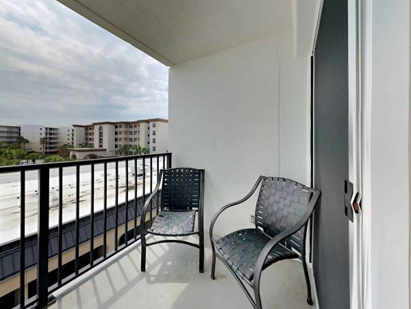 Fort Walton Beach Condo with Pool and Gulf Views