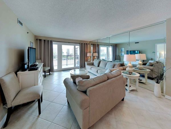Fort Walton Beach Condo with Pool and Gulf Views