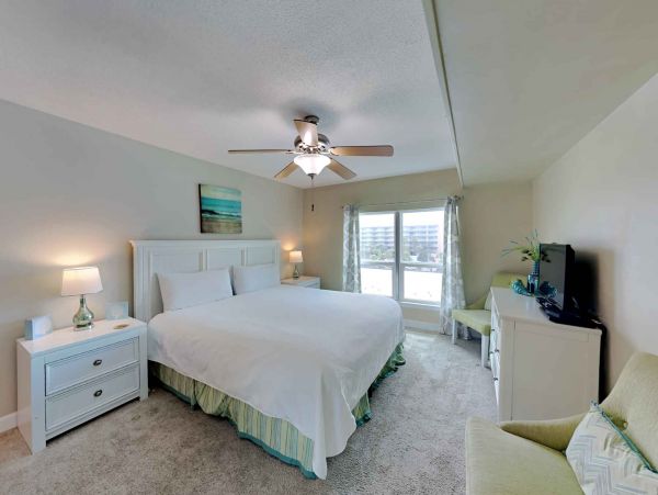 Fort Walton Beach Condo with Pool and Gulf Views