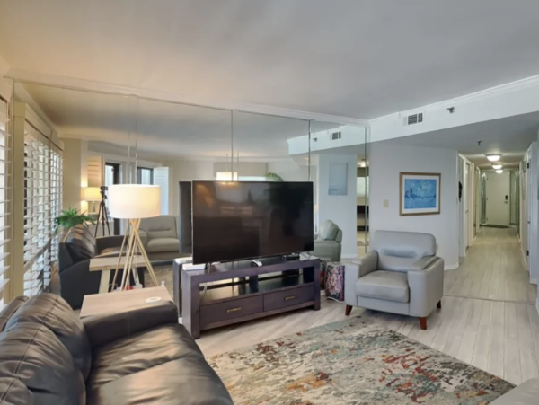 NEW ARRIVAL! Three Bedroom Beachfront  Sleeps Ten Great Pricing