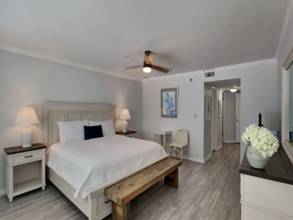 NEW ARRIVAL! Three Bedroom Beachfront  Sleeps Ten Great Pricing
