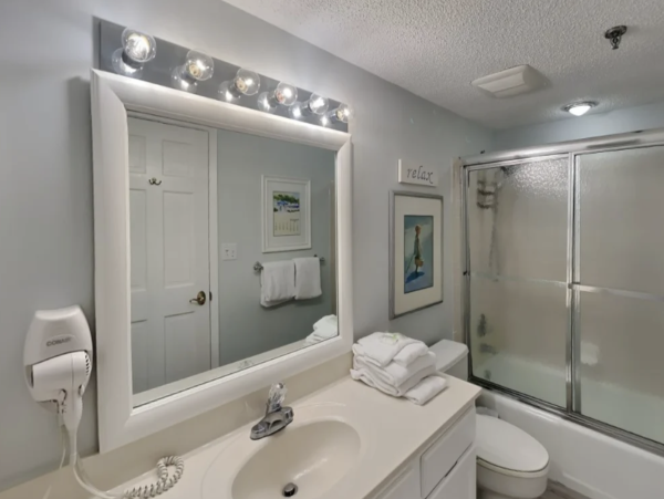 NEW ARRIVAL! Three Bedroom Beachfront  Sleeps Ten Great Pricing