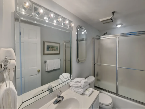 NEW ARRIVAL! Three Bedroom Beachfront  Sleeps Ten Great Pricing