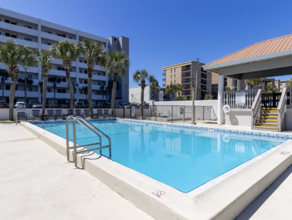 NEW ARRIVAL! Three Bedroom Beachfront  Sleeps Ten Great Pricing