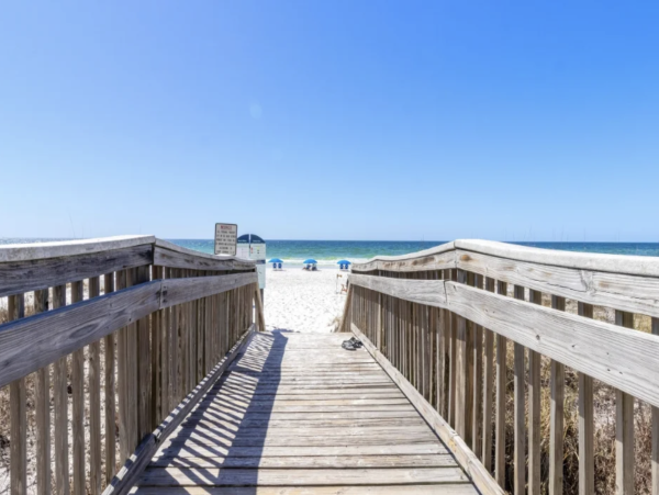 NEW ARRIVAL! Three Bedroom Beachfront  Sleeps Ten Great Pricing