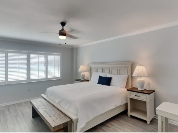 NEW ARRIVAL! Three Bedroom Beachfront  Sleeps Ten Great Pricing