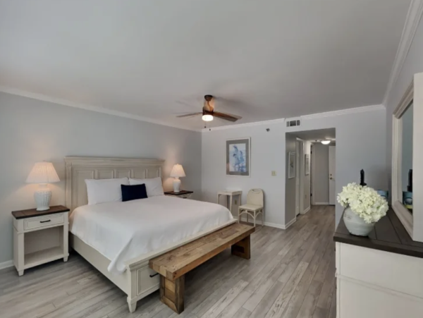 NEW ARRIVAL! Three Bedroom Beachfront  Sleeps Ten Great Pricing