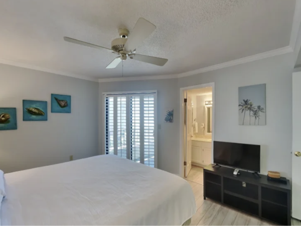 NEW ARRIVAL! Three Bedroom Beachfront  Sleeps Ten Great Pricing