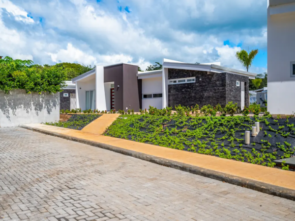 Playa Avellanas Vacation Home with 3 Bedrooms & Shared Pool