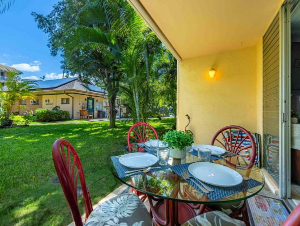 Prime Location Beautiful Vacation Condo in Kihei Sleeps 4 Guests