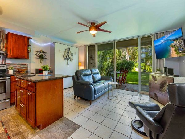 Prime Location Beautiful Vacation Condo in Kihei Sleeps 4 Guests