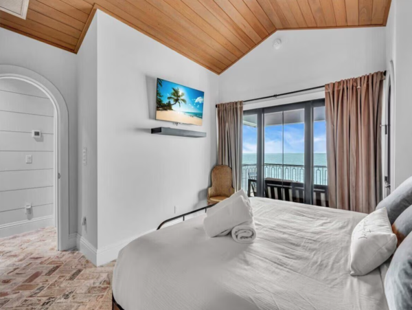 Anna Maria Island Beachfront Home With Private Pool