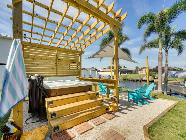 Cape Coral Water Front Home with Private Pool , Hot Tub & Boat Dock