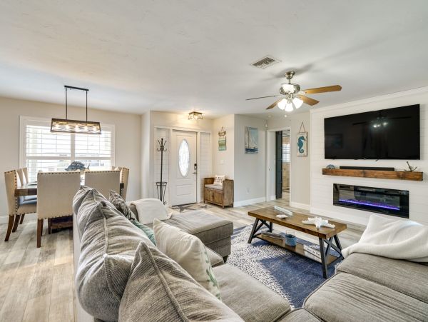Cape Coral Water Front Home with Private Pool , Hot Tub & Boat Dock