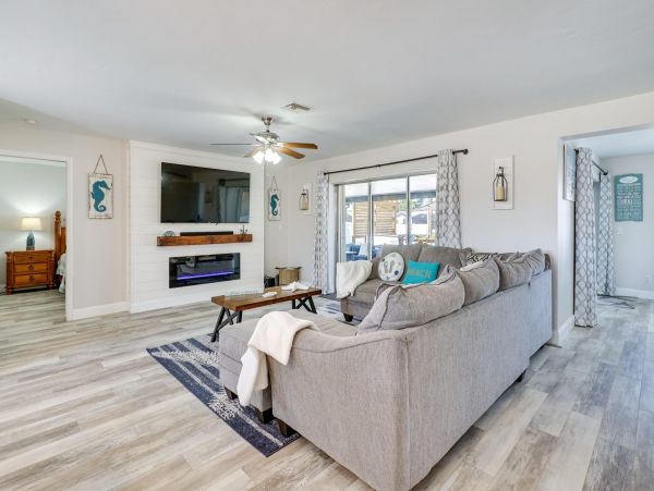 Cape Coral Water Front Home with Private Pool , Hot Tub & Boat Dock