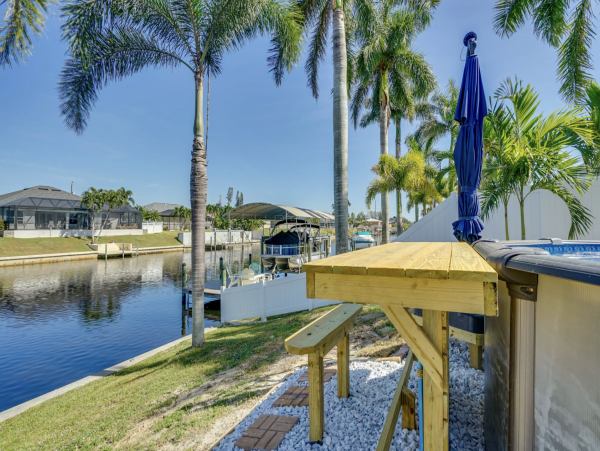 Cape Coral Water Front Home with Private Pool , Hot Tub & Boat Dock