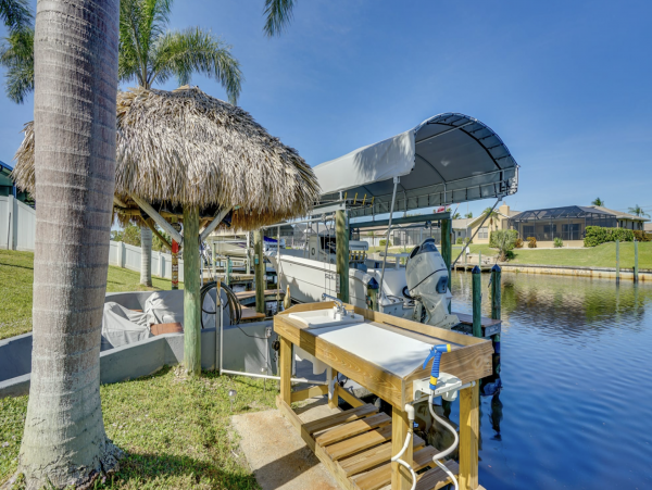 Cape Coral Water Front Home with Private Pool , Hot Tub & Boat Dock