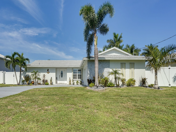 Cape Coral Water Front Home with Private Pool , Hot Tub & Boat Dock