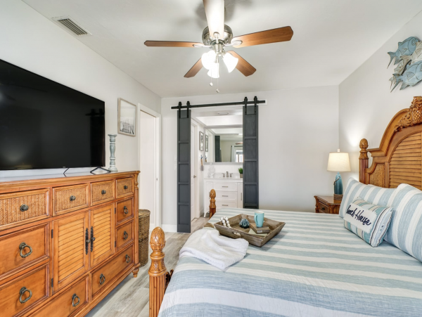 Cape Coral Water Front Home with Private Pool , Hot Tub & Boat Dock