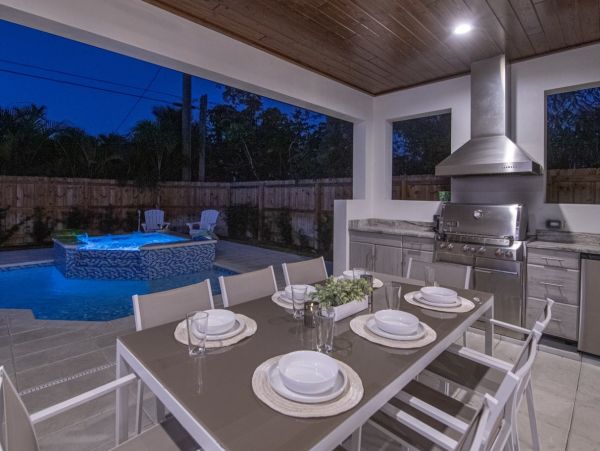 Luxury Five Bedroom Home with Pool & Spa in Naples