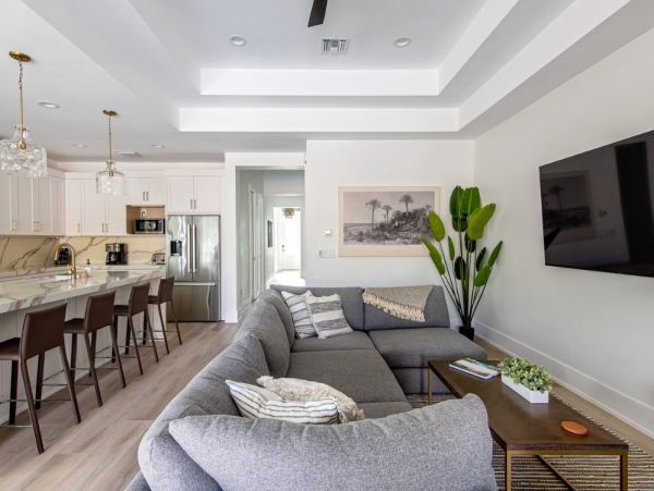 Luxury Five Bedroom Home with Pool & Spa in Naples