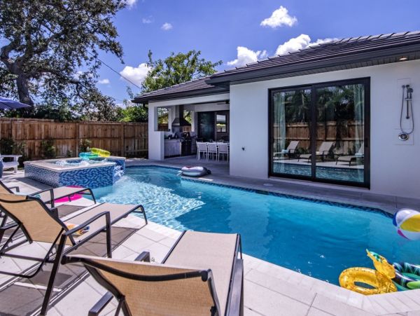 Luxury Five Bedroom Home with Pool & Spa in Naples