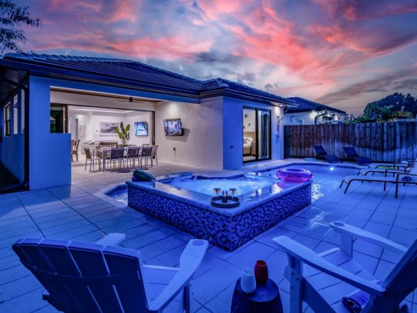 Luxury Five Bedroom Home with Pool & Spa in Naples