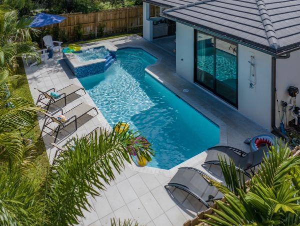 Luxury Five Bedroom Home with Pool & Spa in Naples