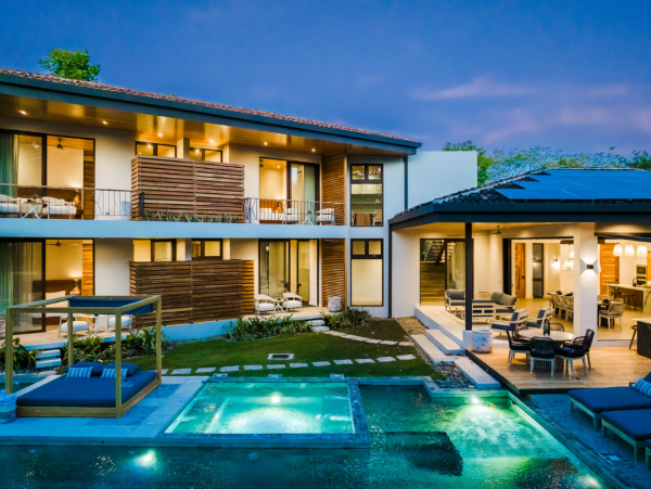 Playa Tamarindo Luxury Villa with 6 Bedroom, Pool & Hot Tub