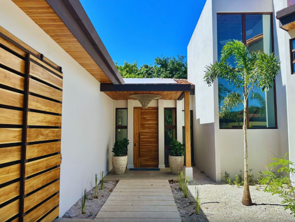 Playa Tamarindo Luxury Villa with 6 Bedroom, Pool & Hot Tub