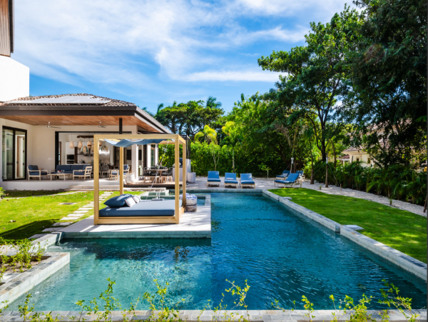 Playa Tamarindo Luxury Villa with 6 Bedroom, Pool & Hot Tub