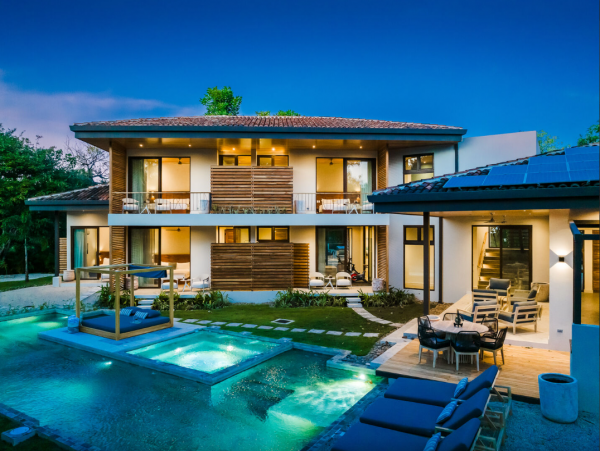Playa Tamarindo Luxury Villa with 6 Bedroom, Pool & Hot Tub