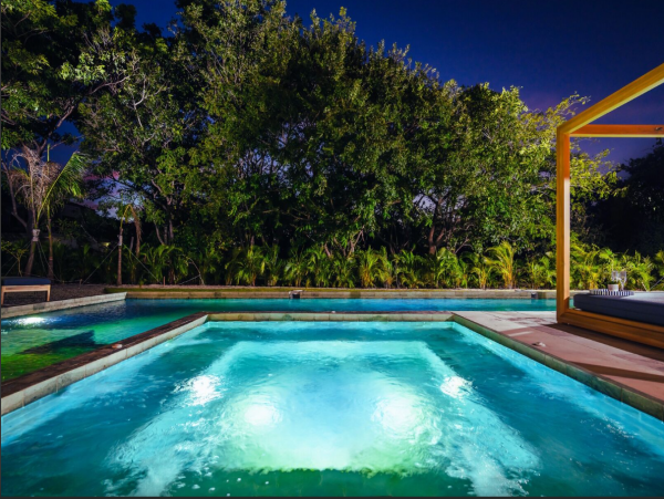 Playa Tamarindo Luxury Villa with 6 Bedroom, Pool & Hot Tub