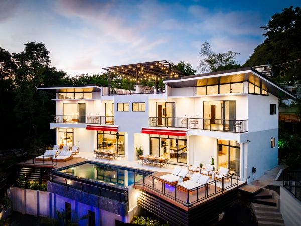 Luxury 6 Bedroom Pool Home in the Heart of Tamarindo Downtown