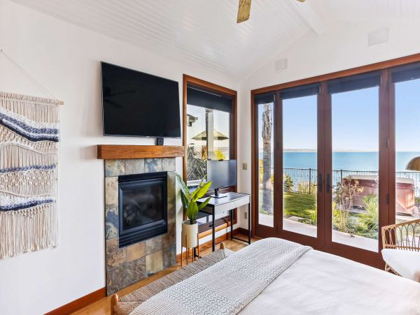 Capitola Beach Vacation Home with 3 Bedroom & Ocean View